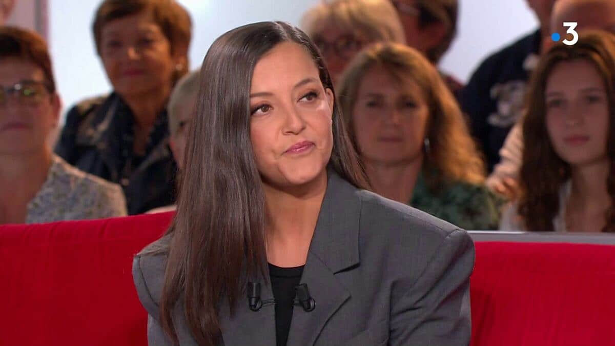 Camille Lellouche dans Vivement Dimanche