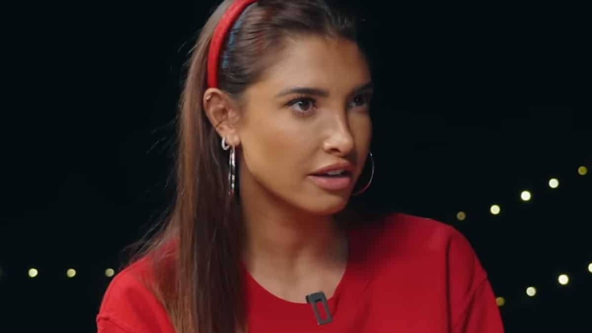 Mélanie Dedigama : Elle donne des conseils de bonne conduite