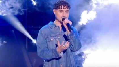 Ethan lors de sa dernière battle dans The Voice 13