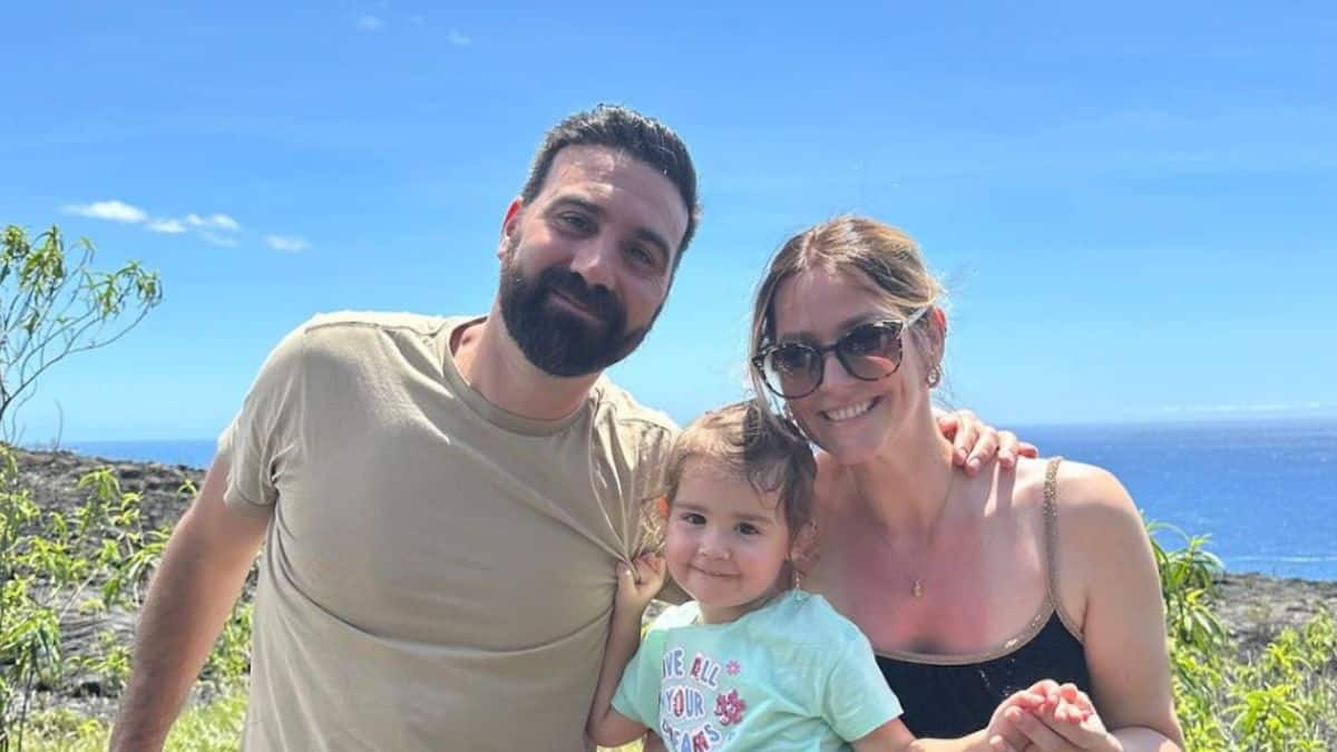 Matthieu et Laure Larrory avec leur fille