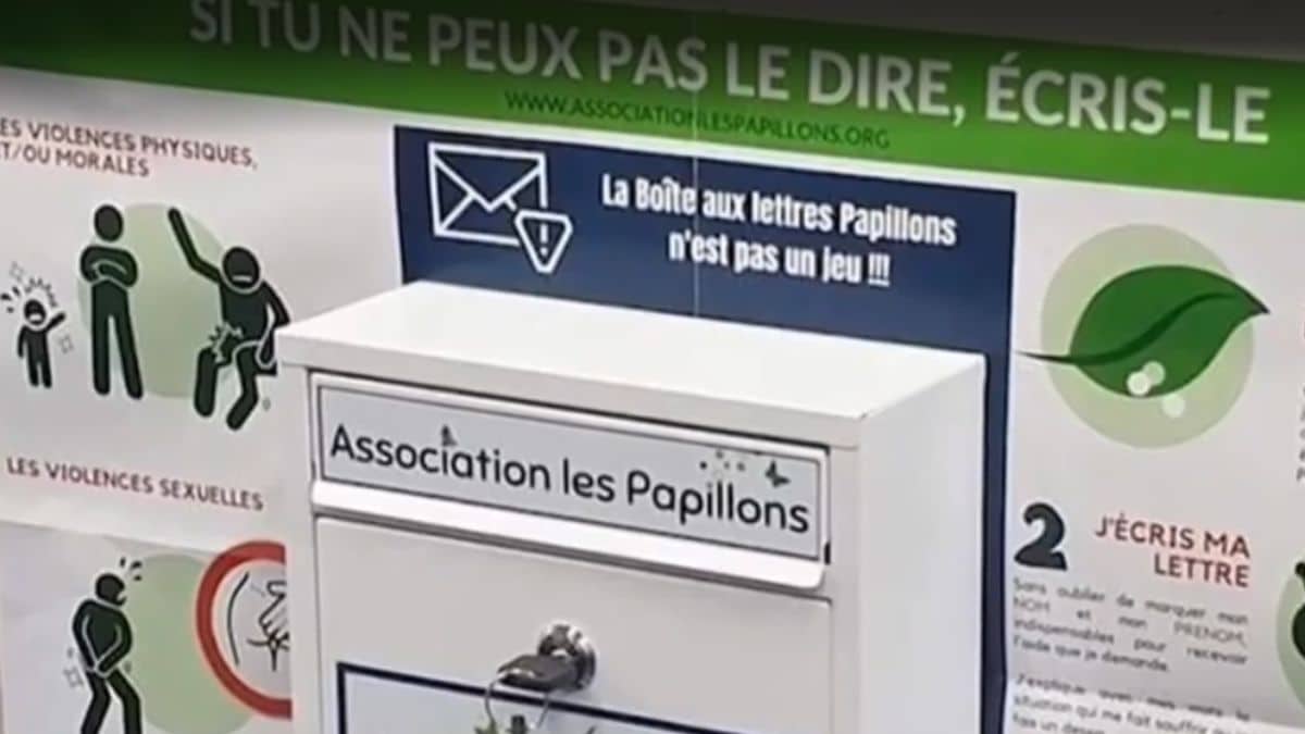 Une boîte aux lettres de l'association Les Papillons