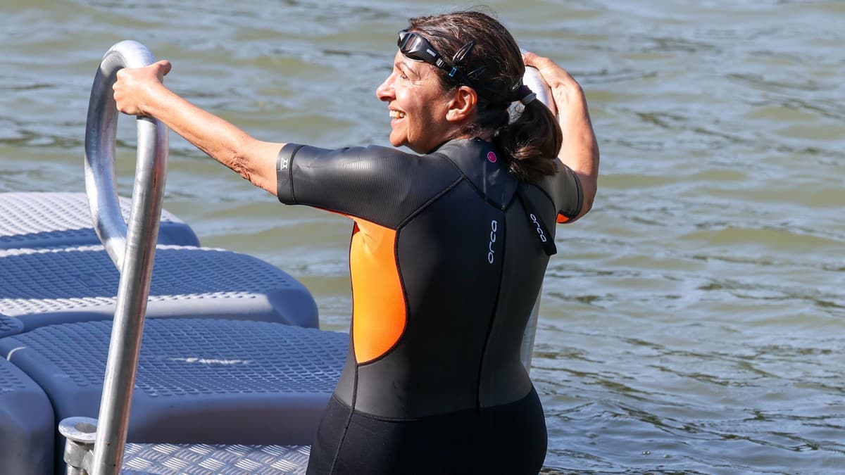 Anne Hidalgo dans la Seine