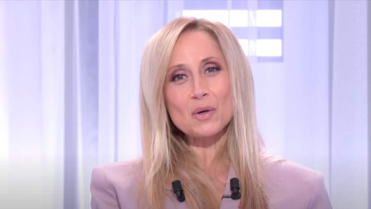 Lara Fabian en mars 2024 dans Clique