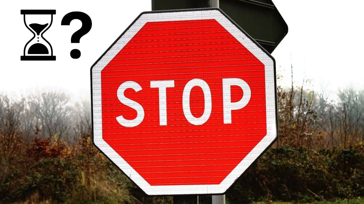 Voici le délai minimal lorsque vous arrivez au panneau STOP