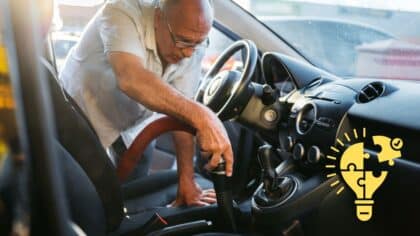 Un aspirateur dans la voiture