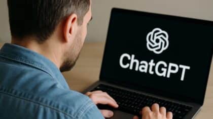 Un homme utilise ChatGPT