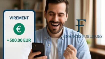 Homme heureux recevant un virement des impôts sur son compte bancaire.