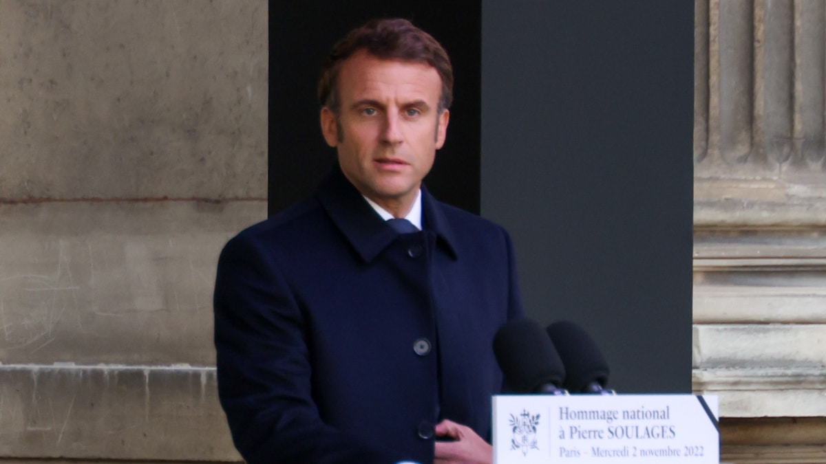 Réforme des retraites : le président Emmanuel Macron annonce le report de la présentation