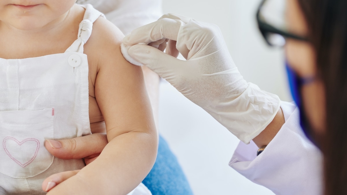 Vaccination des bébés, Covid-19 : il est conseillé de vacciner les bébés « à risque » selon les autorités