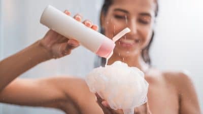 60 millions de consommateurs alerte sur ces shampoings et gels douche