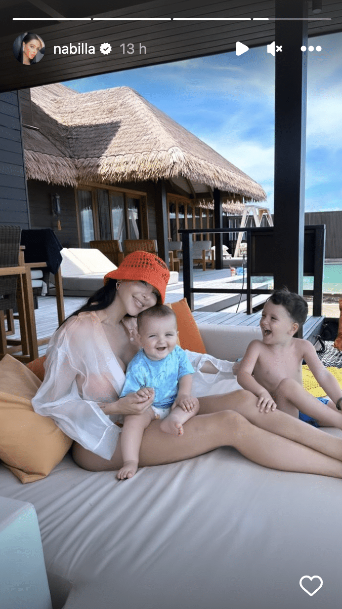 Nabilla en vacances avec ses enfants, Milann et Leyann