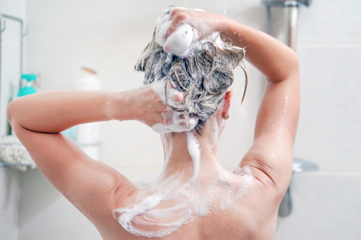 La fréquence idéale pour laver vos cheveux dans la semaine