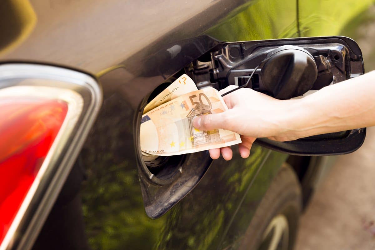 Combien dépensez-vous chaque mois pour faire le plein de carburant ?