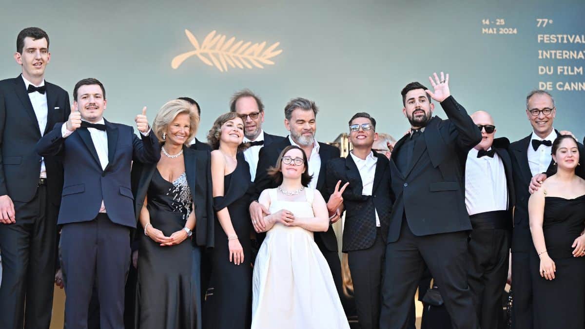 L'équipe du film Un p'tit truc en plus, à Cannes, le 22 mai 2024